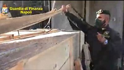 Denunciata dalla Finanza a Napoli, sequestro di 4 quintali Denunciata dalla Finanza a Napoli, sequestro di 4 quintali