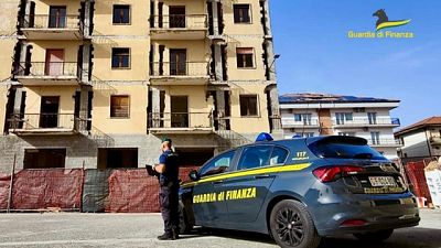 Cinque indagati. Sigilli a beni per oltre 700 mila euro Cinque indagati. Sigilli a beni per oltre 700 mila euro