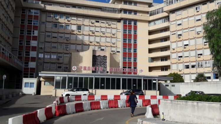 A Lecce, agenti penitenriari sparano in aria per intimidirlo