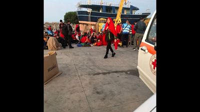 Sono 106. Ieri altri 80. Soccorsi da Guardia costiera Sono 106. Ieri altri 80. Soccorsi da Guardia costiera