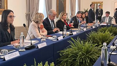Riunione in Prefettura con amministrazioni e forze dell'ordine Riunione in Prefettura con amministrazioni e forze dell'ordine