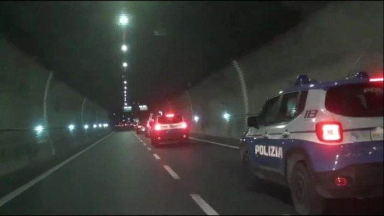 A Milano due feriti, un 21enne colpito con 8 coltellate