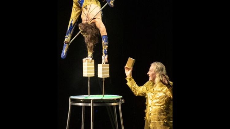 Straordinario numero atleta 'verticalista' al Gravity Circus