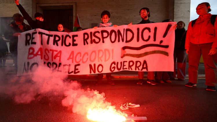 A Roma ragazzi lasciano la facoltà di Scienze politiche