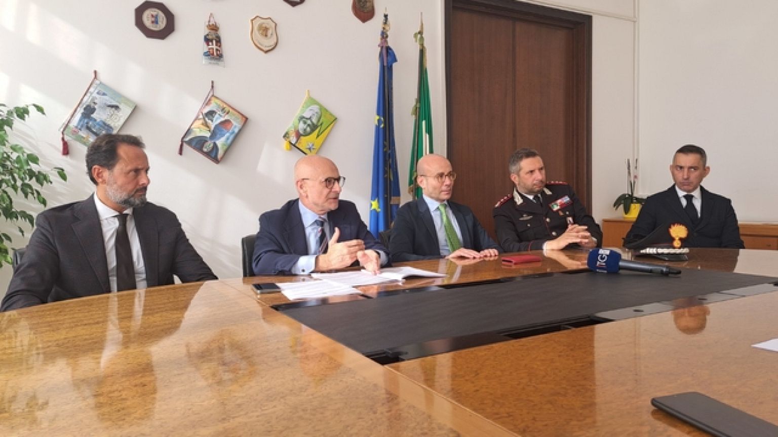 Idromassaggio, marmi e mobili pregiati, sfuggiti a confisca 2004