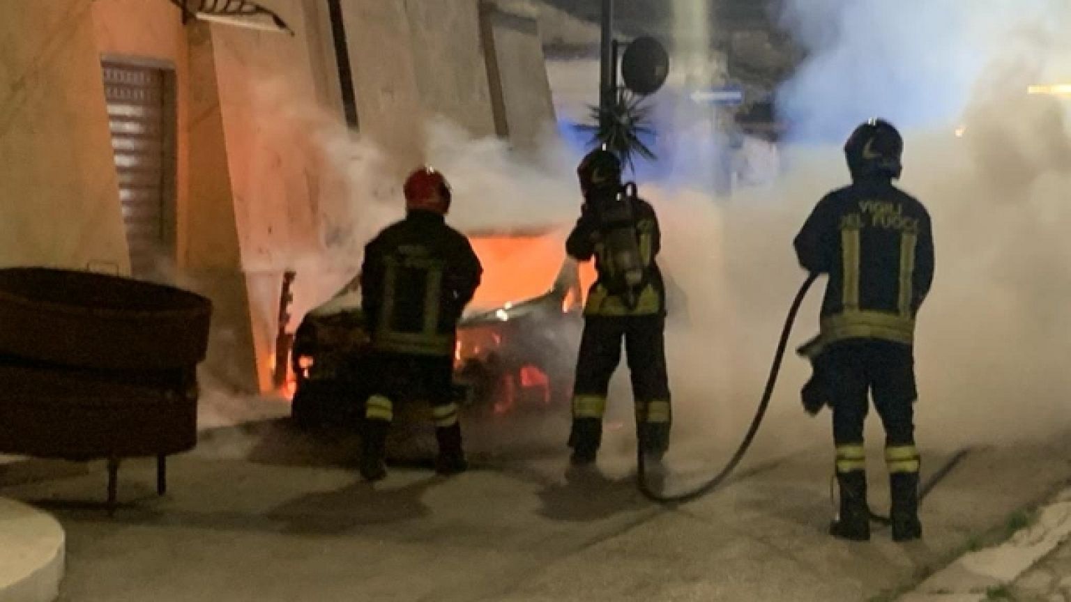 Indagini in corso, a don Claudio attestati di solidarietà