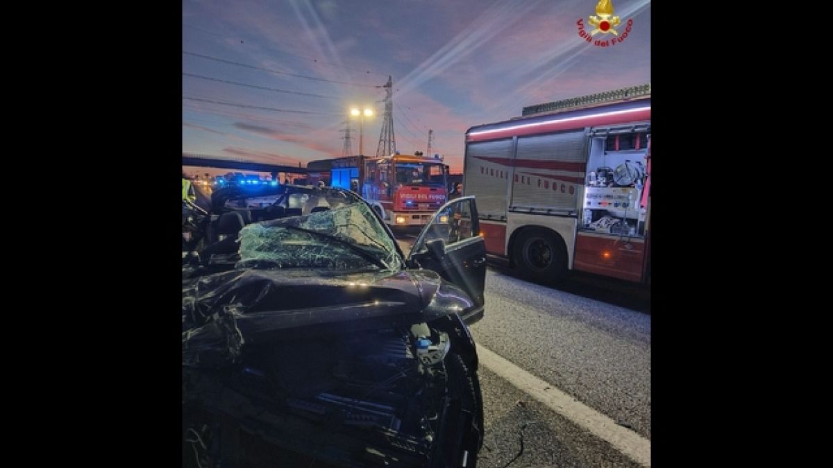 Incidente lungo la A4 nel Milanese, morto un ventenne | Euronews