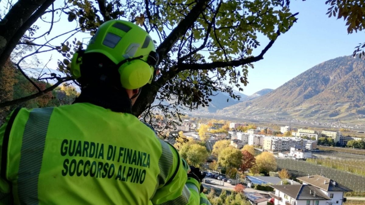 Donna muore dopo caduta di oltre 300 metri durante un'escursione | Euronews